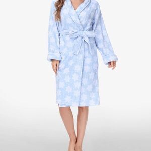 Echo Printed Plush Robe – Size Small